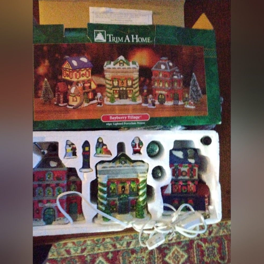 Trim a Home 10pc Bayberry lighted village